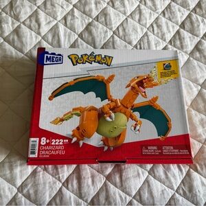 Pokémon Charizard Building Set - New in box